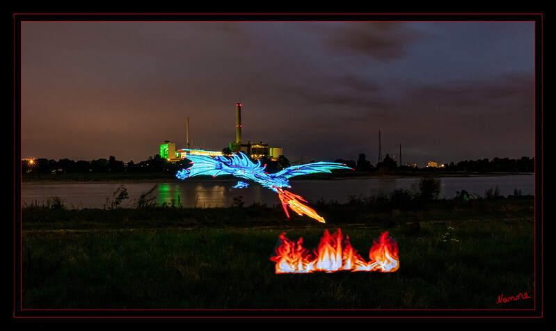 Feuerdrache
Schlüsselwörter: Lichtmalerei; Lightpainting; 2020