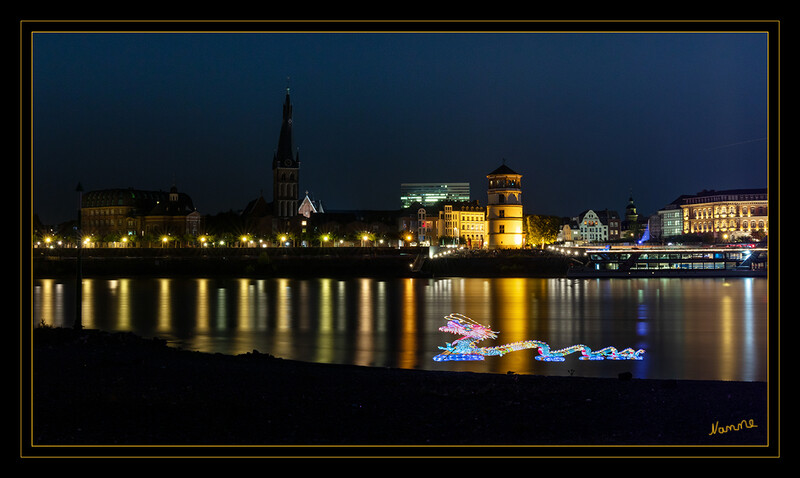 Nessi on tour
Düsseldorf
Schlüsselwörter: Lichtmalerei; Lightpainting; 2020