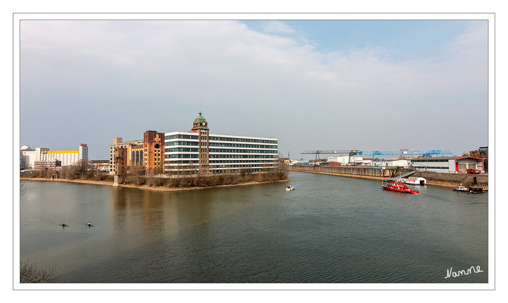 Blick auf den Hafen
Schlüsselwörter: Düsseldorf
