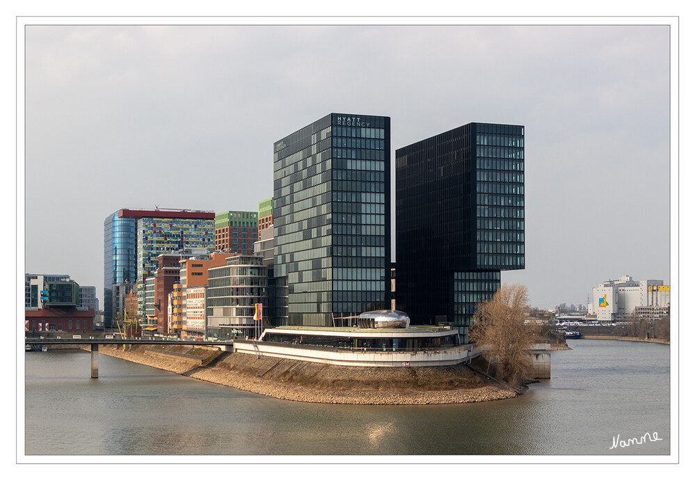 Blick auf den Hafen
Hyatt Regency Düsseldorf ist ein exklusives Luxushotel direkt im MedienHafen
