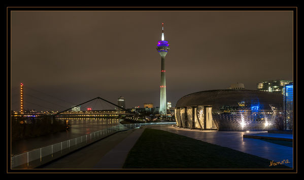 Düsseldorf - Medienhafen
Schlüsselwörter: Düsseldorf,   Hafen,    Medienhafen