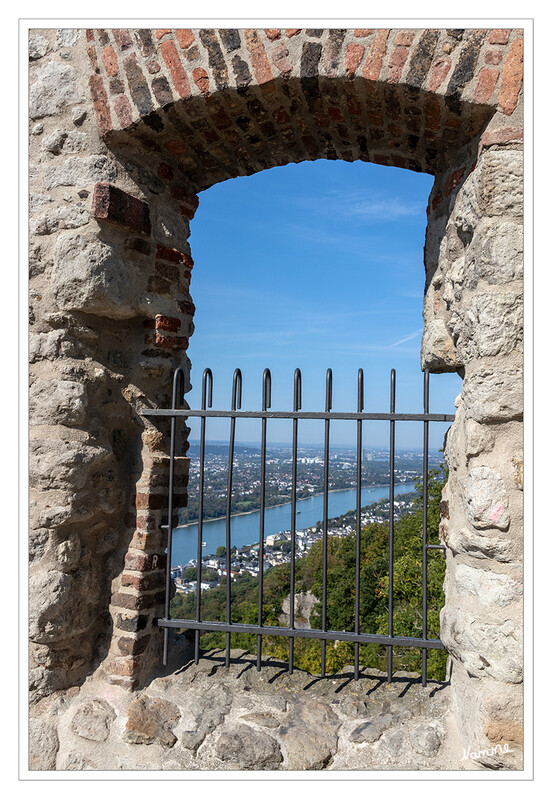 Burgruine Drachenfels
Ausblick in Richtung Bonn-Königswinter
Schlüsselwörter: Königswinter; Drachenfels; 