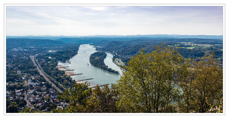 Ausblick vom Drachenfels
auf die Insel Nonnenwerth im Rhein.
Schlüsselwörter: Drachenfels; Königswinter
