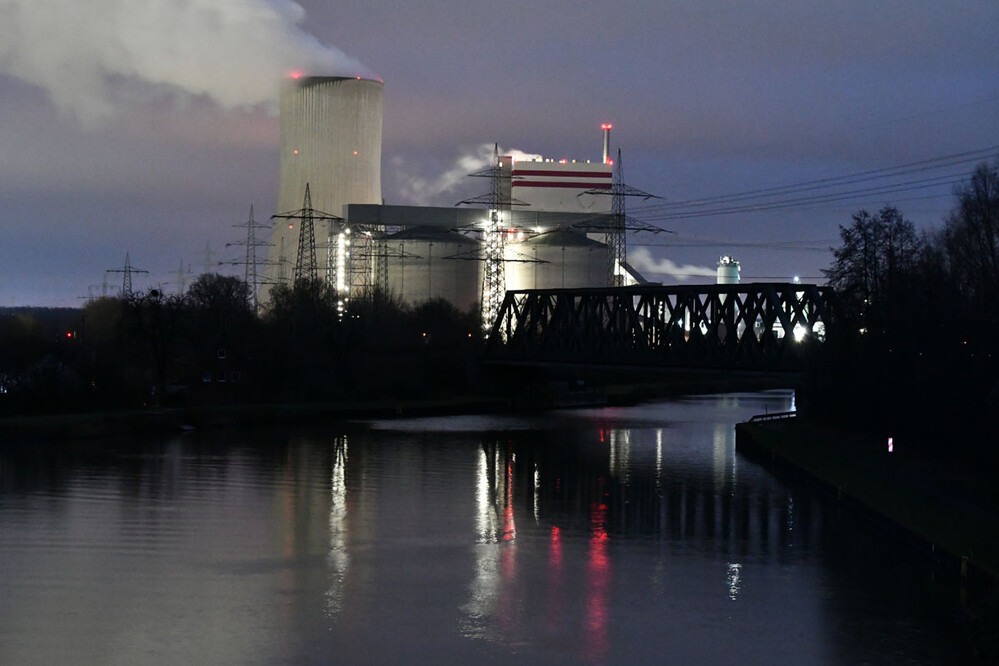 Dämmerungs-, Nachtaufnahme  „Industrielandschaft“
Roland
Schlüsselwörter: 2023