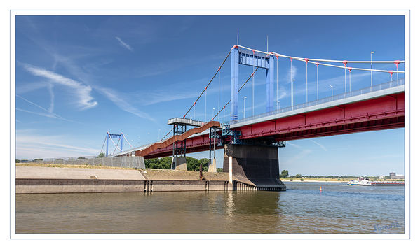 27 - Ungewöhnliche Perspektive
Schlüsselwörter: Duisburg, Friedrich-Ebert-Brücke