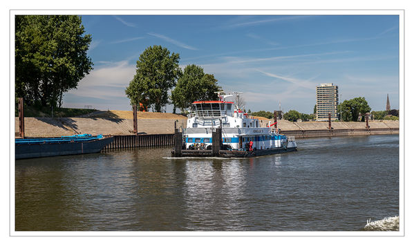 Duisburger Industriehafen
Schubschiff Hercules lX
Schlüsselwörter: Duisburg, Industriehafen, Bootstour