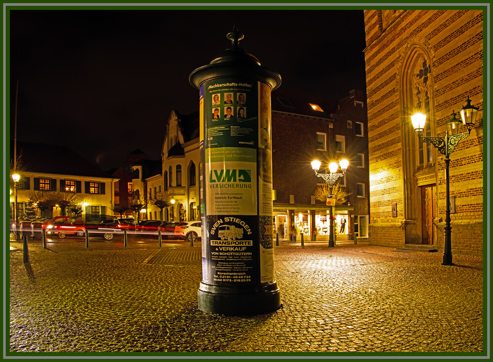 Dämmerungs,-Nachtaufnahme "Litfasssäule im Abendlicht"
Elise
Schlüsselwörter: 2023