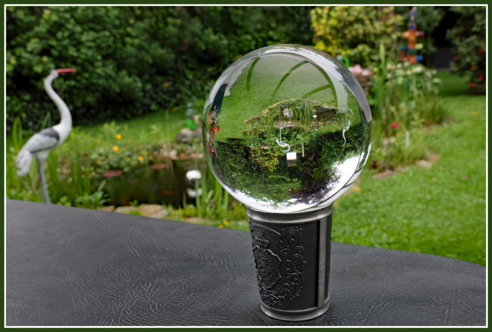 Spiegelung "Gartendetail in Kugel gespiegelt"
Elise
Schlüsselwörter: 2026