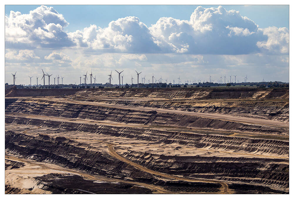 Landschaft "Das große Loch"
von Garzweiler Nord
Marianne
Schlüsselwörter: 2022