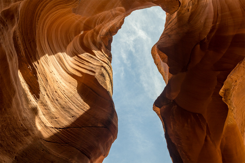Antelope Canyon 
Arizona
Wie eine Frauengestalt erscheint der Himmel.

Schlüsselwörter: 2025
