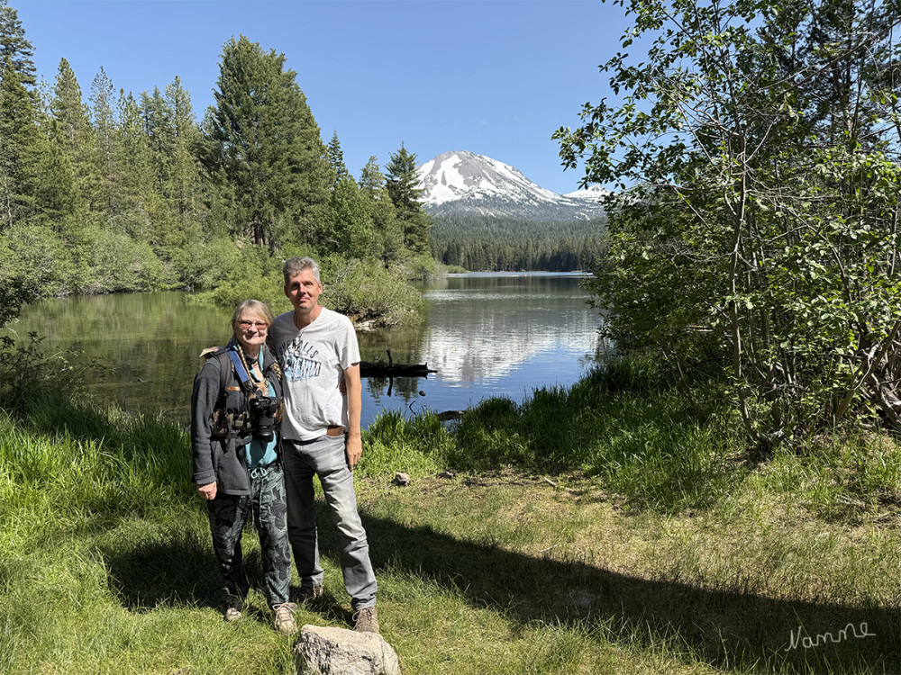 Lassen Volcanic NP
Wir am Manzanita Lake mit Blick auf den schneebedeckten Vulkan Lassen Peak
Schlüsselwörter: 2025