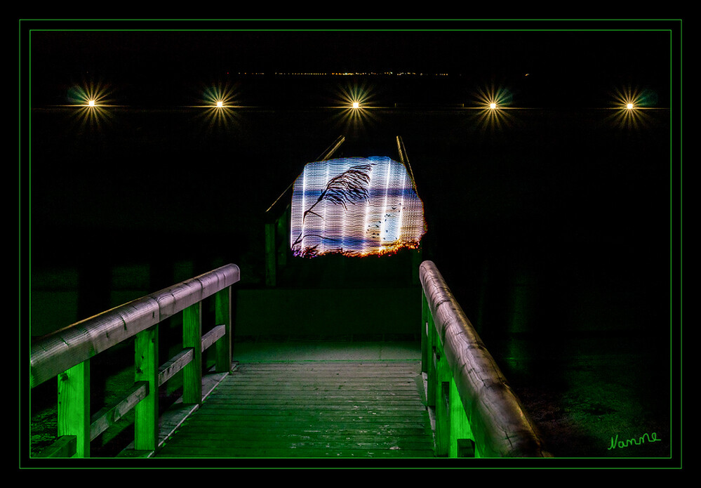 Wenn es dunkel ist,
kann man mittels Pixelstick die Sonne scheinen lassen
Schlüsselwörter: Lichtmalerei; Lightpainting; Nordsee