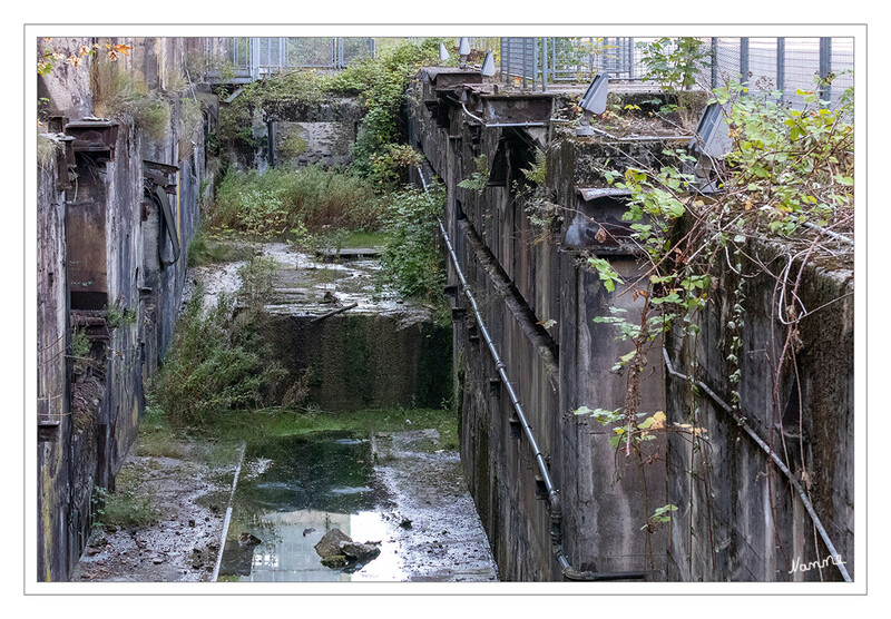 Henrichshütte
Blick in die alte Möllerung
Möllern nennt der Hüttenmann das Mischen der Rohstoffe für den Hochofen. Die Möllerung war eine wichtige Station der Erze auf ihrem Weg in den Hochofen.  laut lwl.org
Schlüsselwörter: Hattingen; Henrichshütte