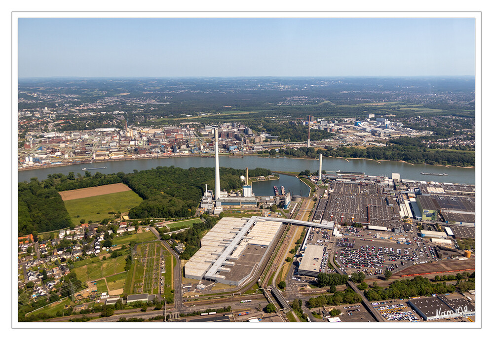 Blick auf den Rhein
aus dem Heli heraus
