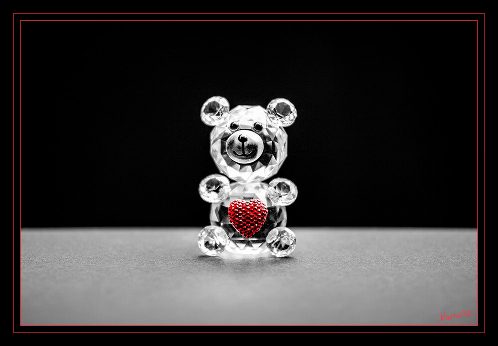 Herz - Bär
Schlüsselwörter: Minimalistisch; Bär; rot; Herz