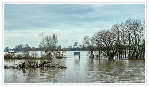 Hochwasser
2. KW Das Wasser geht zurück. Die Schiffe dürfen jetzt wieder fahren.
Schlüsselwörter: Rhein, Hochwasser