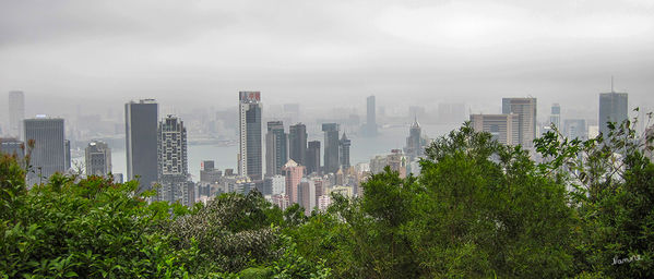 Nebelig
Wir wollten auf den Victoria Peak wegen der guten Aussicht. Der Nebel machte uns einen Strich durch die Rechnung.
Schlüsselwörter: Hongkong