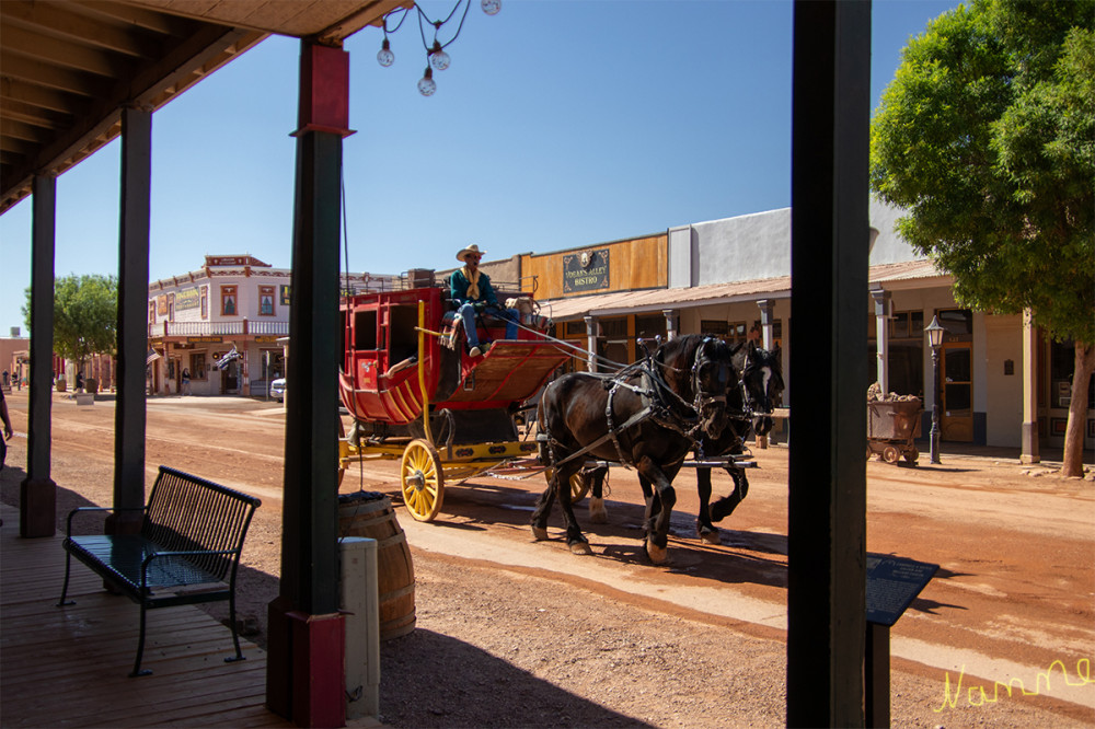 Tombstone
Heute ist die Stadt eine Touristenattraktion mit verkehrsberuhigter Allen Street lt. Wikipedia
Arizona 
Schlüsselwörter: 2025