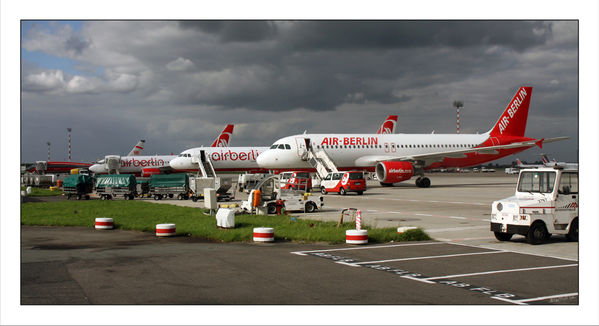 Abflugbereit
Düsseldorfer Flughafen
Schlüsselwörter: Düsseldorf              Flughafen