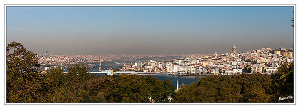 Istanbul Impressionen
Das Goldene Horn (türkisch Haliç) ist eine ca. 7 km lange Bucht des Bosporus in Istanbul. Es begrenzt gemeinsam mit dem Marmarameer die südlich von ihm gelegene Halbinsel, die ursprünglicher Siedlungsort der griechischen Kolonisten war, als sie um 660 v. Chr. Byzantion gründeten. Für die Geschichte Istanbuls ist der Haliç von größter Bedeutung. Er trennt den europäischen Teil in einen südlichen und nördlichen Bereich.
Schlüsselwörter: Türkei Istanbul