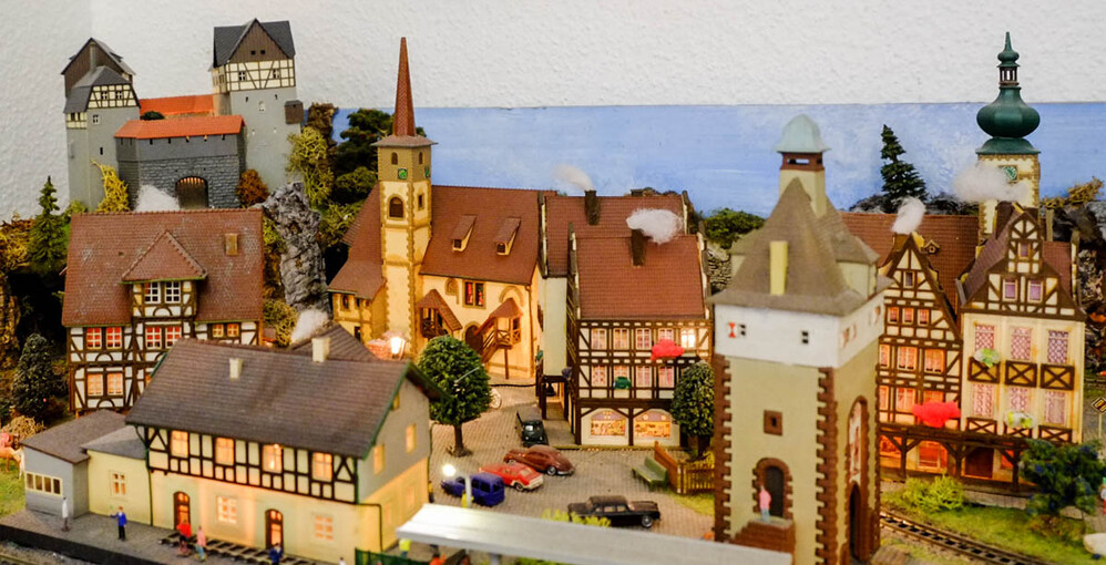 Farbenfroh "Modelleisenbahn"
Karl-Heinz
Schlüsselwörter: 2022