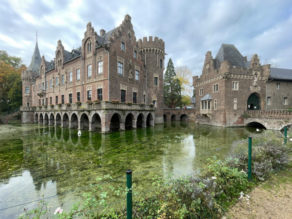 Schloss Paffendorf - Vom Park aus
Karl-Heinz
Schlüsselwörter: 2025