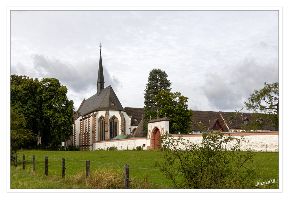 Kleine Eifeltour - Abtei Mariawald
(lat. Abbatia B. M. de Nemore) ist ein ehemaliges Kloster des Ordens der Trappisten nahe Heimbach in der Eifel im Kreis Düren, Nordrhein-Westfalen (Deutschland). 
Der Eigentümer des Klosters ist der Verein „Kloster Mariawald“, der die Klosterbetriebe seit 2018 weiterführt. laut Wikipedia
