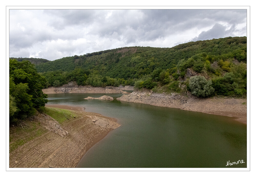 Kleine Eifeltour - Victor Neels Brücke
Obwohl es die letzte Zeit viel geregnet hat ist das Wasser der Urft übersichtlich.
Schlüsselwörter: Eifel