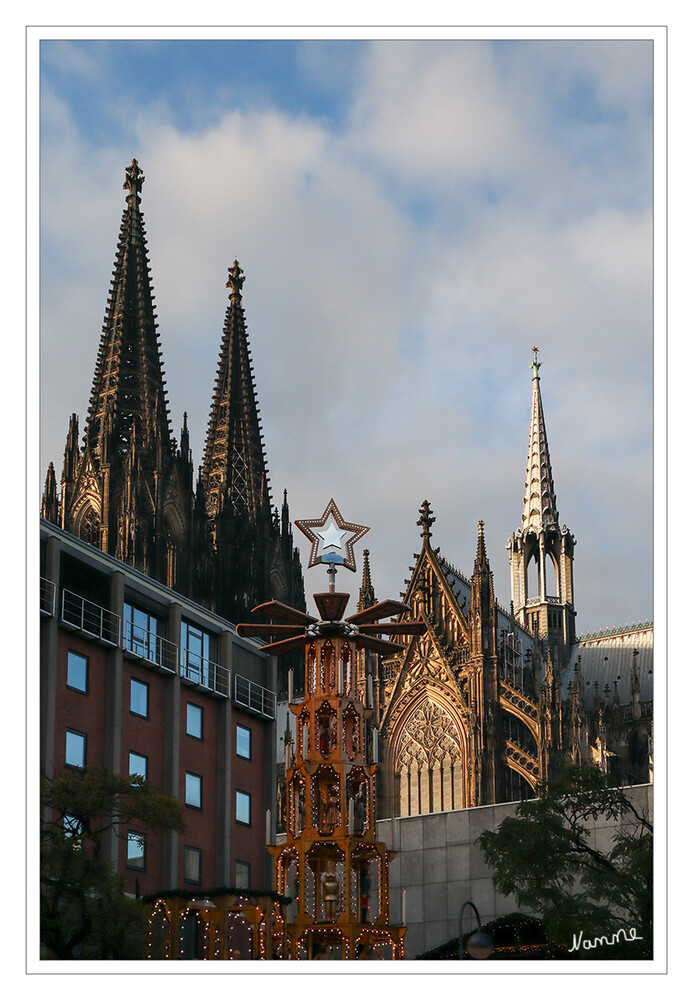 Kölner Weihnachtsmarkt
Ganz viele Türmchen
Schlüsselwörter: Köln