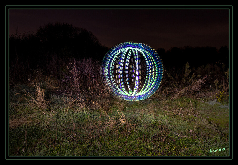 Bunte Kugel
Schlüsselwörter: Lichtmalerei; Lightpainting