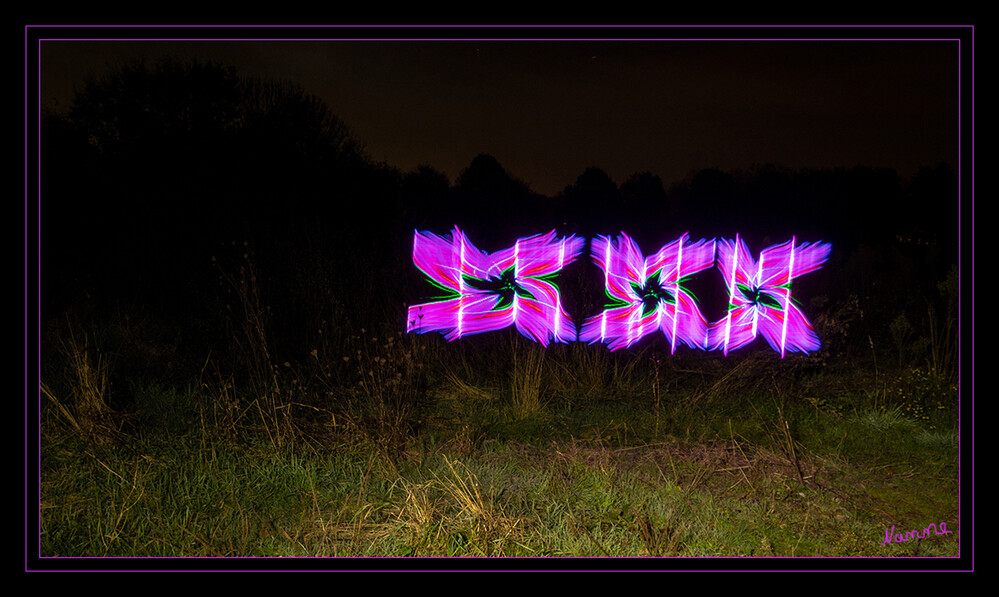 Drei
Schlüsselwörter: Lichtmalerei; Lightpainting