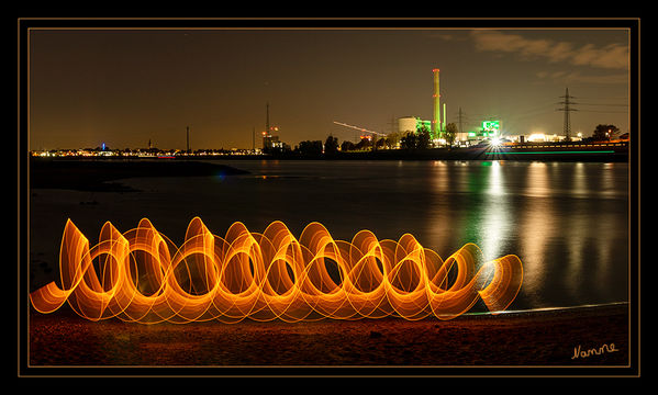 Am Rhein
Schlüsselwörter: Lichtmalerei ,    Light Painting