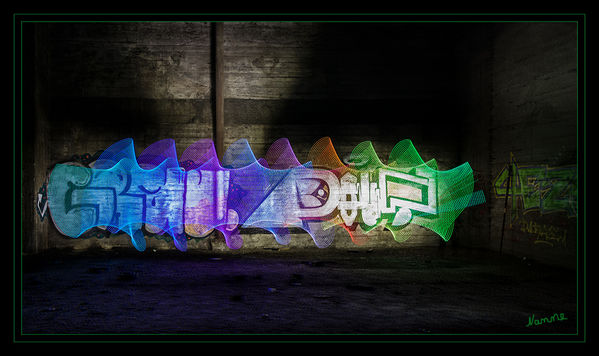 Colorful
Schlüsselwörter: Lichtmalerei ,    Light Painting