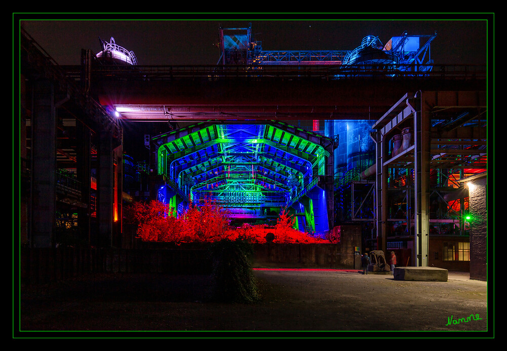 LaPaDu - Gebläsehalle
Abends in buntem Lichtschein
Schlüsselwörter: Landschaftspark Duisburg