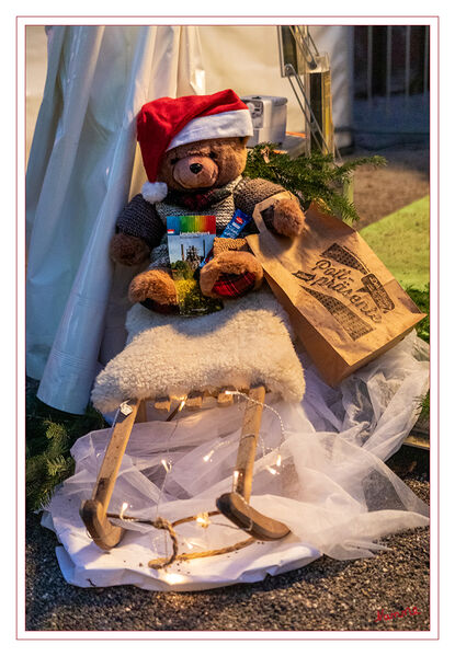 Weihnachtsbär
Gesehen auf dem Lichtermarkt im LaPaDu
Schlüsselwörter: Duisburg; LaPaDu