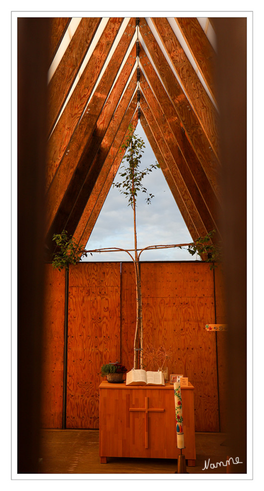 Licht.Kirche
auf der Landesgartenschau (LAGA) in Neuss 2026 ist ein ökumenisches Projekt der christlichen Kirchen im Rhein-Kreis Neuss. Unter dem Motto „Leben. Freude. Zukunft“ bietet sie im „Garten der Begegnung“ einen Ort der Ruhe, mit täglichen Mittagsgebeten, Gottesdiensten, Musik und mehr als 400 Veranstaltungen. lt.
Schlüsselwörter: 2026