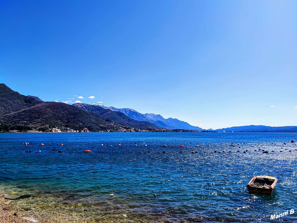 Bijela 
ist eine Küstenstadt in der Gemeinde Herceg Novi, Montenegro. Sie befindet sich nordöstlich von Herceg Novi, an der Bucht von Kotor in der Nähe des Verige-Kanals. lt. Wikipedia
Schlüsselwörter: 2025