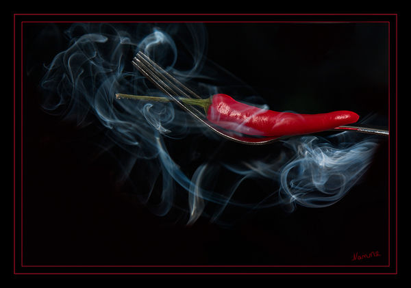 Mir ist heiß
Schlüsselwörter: Rauch, Chilli, rot