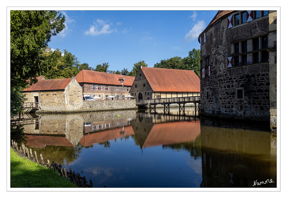 Münsterland - Burg Vischering
Blick auf die Vorburg und dem Holzsteg zur Kernburg
Schlüsselwörter: 2023