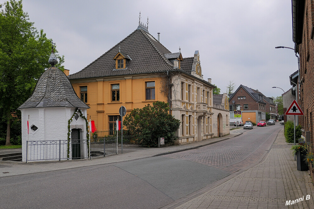 Niederkrüchten
Die Gemeinde Niederkrüchten liegt am linken Niederrhein im Westen des Bundeslandes Nordrhein-Westfalen und ist eine kreisangehörige Gemeinde des Kreises Viersen im Regierungsbezirk Düsseldorf. laut Wikipedia
