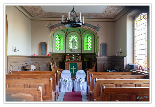 Neuharlingersiel - Sielhofkapelle
Die Kapelle ist beim Umbau durch Georg und Mathilde von Eucken-Addenhausen entstanden und war für Familienfeiern konzipiert.
Die Dorfbewohner durften sie ebenfalls benutzen, da es im Dorf keine Kirche gab. laut neuharlingersiel
Schlüsselwörter: Nordsee; Neuharlingersiel