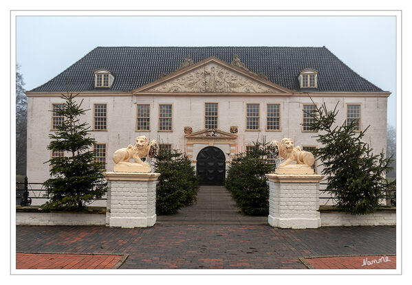 Wasserschloss Dornum
Die Norderburg ist ein Wasserschloss in der ostfriesischen Gemeinde Dornum im Nordwesten Niedersachsens. Das Hauptgebäude sowie die Nebengebäude werden seit 1951 als Schule genutzt. laut Wikipedia
Schlüsselwörter: Nordsee;