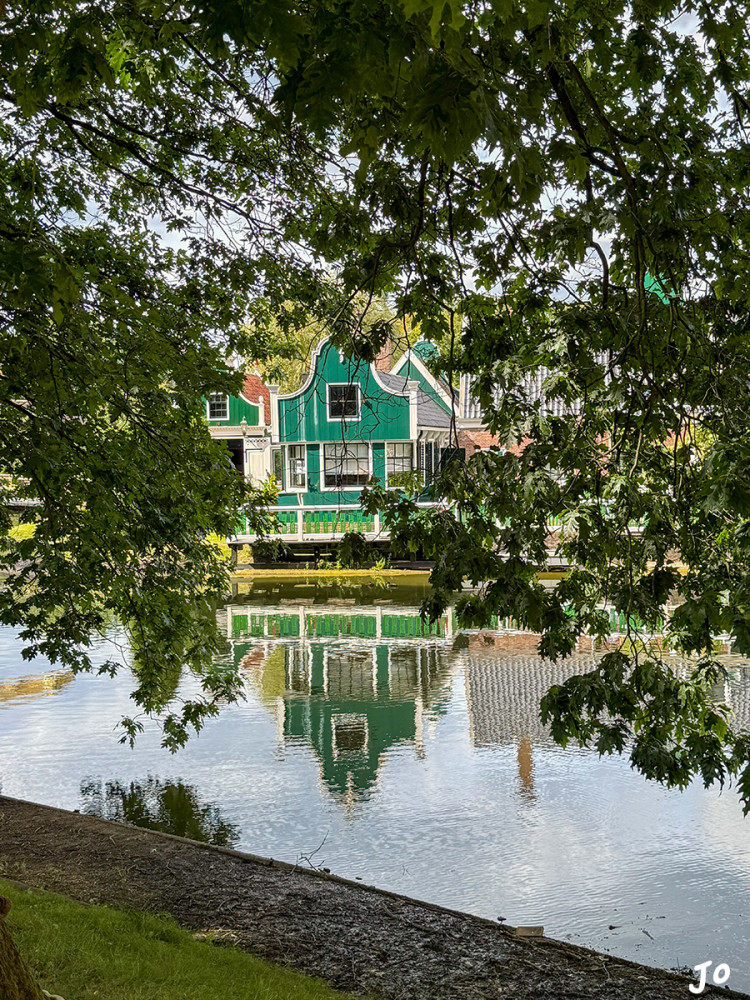 Haus mit Spiegelung
Openluchtmuseum
Schlüsselwörter: 2025