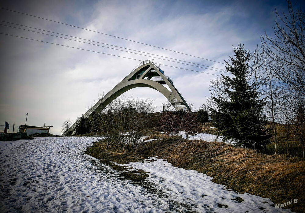 Winterberg
Die  K81-Mattenschanze wurde 2000 fertig gestellt und zur Einweihung wurde der bisher einzige Sommer-COC-Wettkampf dort durchgeführt. Außerdem wurden in der „Event-Arena St. Georg Schanze“ bereits Deutsche Meisterschaften, Sommerspringen der Nordischen Kom­bi­nation, sowie ein Snowboard-Weltcup veranstaltet. laut skisprungschanzen.com
Schlüsselwörter: Sauerland