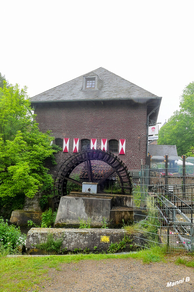 Burggemeide Brüggen
Brüggen liegt in der malerischen Landschaft des Naturparks Schwalm-Nette. In der Burggemeinde leben 15.800 Einwohner. Romantische Torbögen, winkelige Gassen, malerische Mühlen und traditionsreiche Gebäude geben dem Ort seinen unverwechselbaren Charme. laut wfg-kreis-viersen 
