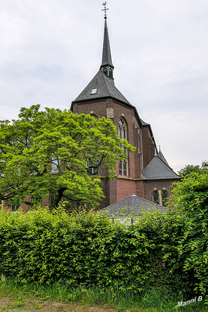 Abtei Mariendonk
ist ein Benediktinerinnenkloster in Grefrath, Ortsteil Mülhausen, bei Kempen im Bistum Aachen. laut Wikipedia
In der Nähe von Kempen
Schlüsselwörter: 2021