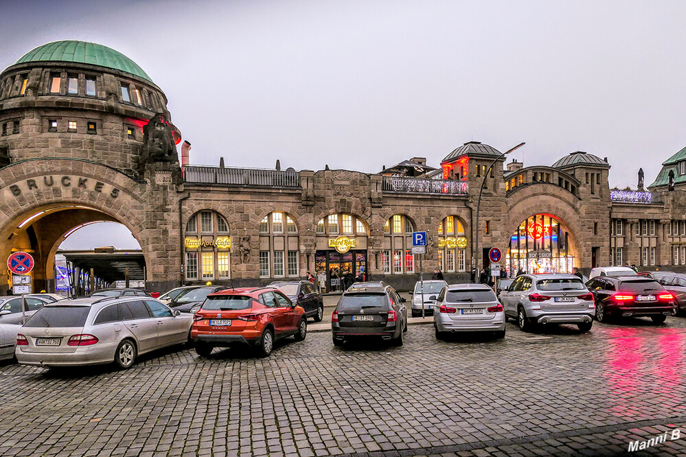 Hamburg - Landungsbrücken 
von Land aus gesehen
