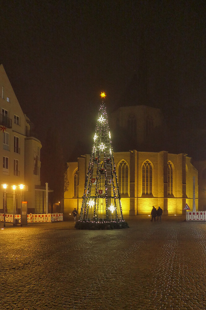 Dezemberfotos „Weihnachtsbaum vor dem Dom von Wesel“
Manni
Schlüsselwörter: 2021