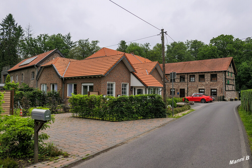 Pannenmühle 
in Niederkrüchten war eine Wassermühle mit zeitweise zwei unterschlächtigen Wasserrädern. 
