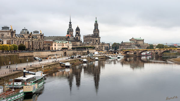 Dresden - Panorama
Rechts hinter der Brücke sieht man die Semperoper
Schlüsselwörter: Dresden, 